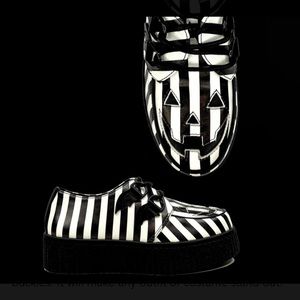 Size 9 Halloween shoes with BettleJuice vibes